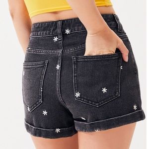 Women’s PacSun ‘Mom Short’ size 26 waist.